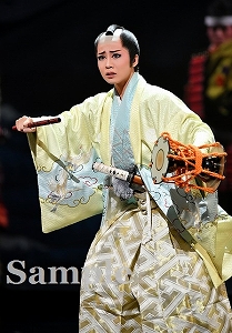 美空真瑠 舞台写真／花組新人公演『鴛鴦歌合戦』