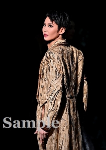 瑠風輝 舞台写真／宙組梅田芸術劇場シアター・ドラマシティ公演『大逆転裁判』