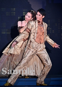 瑠風・山吹 舞台写真／宙組梅田芸術劇場シアター・ドラマシティ公演『大逆転裁判』