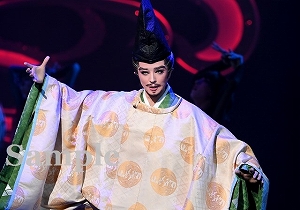 蓮つかさ 舞台写真／月組大劇場公演『フリューゲル―君がくれた翼―』『万華鏡百景色』