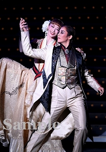 月城・海乃 舞台写真／月組大劇場公演『フリューゲル―君がくれた翼―』『万華鏡百景色』