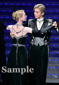 彩風・夢白 舞台写真／雪組大劇場公演『ボイルド・ドイル・オンザ・トイル・トレイル』『FROZEN HOLIDAY』