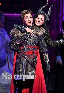 彩風・朝美 舞台写真／雪組大劇場公演『ボイルド・ドイル・オンザ・トイル・トレイル』『FROZEN HOLIDAY』