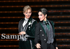 彩風・和希 舞台写真／雪組大劇場公演『ボイルド・ドイル・オンザ・トイル・トレイル』『FROZEN HOLIDAY』