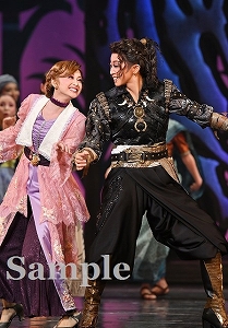 礼・舞空 舞台写真／星組大劇場公演『RRR×TAKA″R″AZUKA～√Bheem～』『VIOLETOPIA』