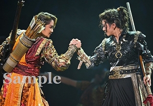 礼・暁 舞台写真／星組大劇場公演『RRR×TAKA″R″AZUKA～√Bheem～』『VIOLETOPIA』