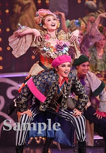 暁・舞空 舞台写真／星組大劇場公演『RRR×TAKA″R″AZUKA～√Bheem～』『VIOLETOPIA』