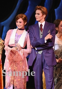 極美・舞空 舞台写真／星組大劇場公演『RRR×TAKA″R″AZUKA～√Bheem～』『VIOLETOPIA』