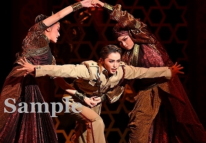 暁・夕渚・鳳花 舞台写真／星組大劇場公演『RRR×TAKA″R″AZUKA～√Bheem～』『VIOLETOPIA』