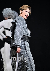 朝美絢 舞台写真／雪組東京公演『ボイルド・ドイル・オンザ・トイル・トレイル』『FROZEN HOLIDAY』