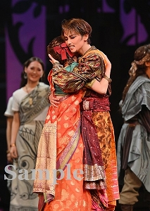 暁・詩 舞台写真／星組東京公演『RRR×TAKA″R″AZUKA～√Bheem～』『VIOLETOPIA』