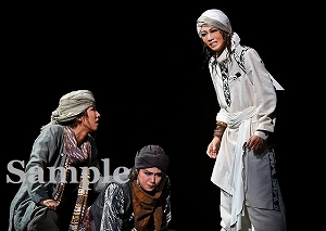 礼・天華・天飛 舞台写真／星組東京公演『RRR×TAKA″R″AZUKA～√Bheem～』『VIOLETOPIA』