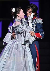 朝美・夢白 舞台写真/雪組全国ツアー公演『仮面のロマネスク』『Gato Bonito!!』