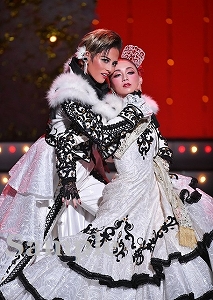 朝美・夢白 舞台写真/雪組全国ツアー公演『仮面のロマネスク』『Gato Bonito!!』