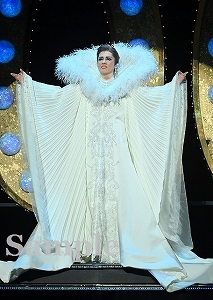 彩風咲奈 舞台写真／雪組相模女子大学グリーンホール公演『ALL BY MYSELF』