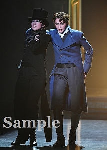 暁・天飛 舞台写真／星組梅田芸術劇場シアター・ドラマシティ公演『夜明けの光芒』