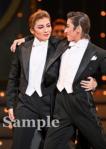 鳳月・水美 舞台写真／月組全国ツアー公演『琥珀色の雨にぬれて』『Grande TAKARAZUKA 110!』