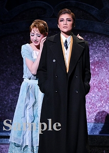 鳳月・白河 舞台写真／月組全国ツアー公演『琥珀色の雨にぬれて』『Grande TAKARAZUKA 110!』