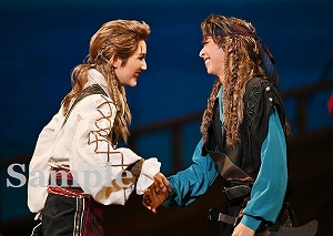 芹香・桜木 舞台写真／宙組全国ツアー公演『大海賊』『Heat on Beat!―Evolution―』