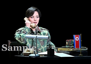 朝美絢 舞台写真／雪組東京建物 Brillia HALL公演『愛の不時着』