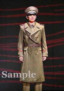 朝美絢 舞台写真／雪組東京建物 Brillia HALL公演『愛の不時着』