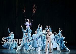 朝美　他 舞台写真／雪組東京建物 Brillia HALL公演『愛の不時着』