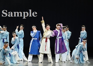 朝美　他 舞台写真／雪組東京建物 Brillia HALL公演『愛の不時着』