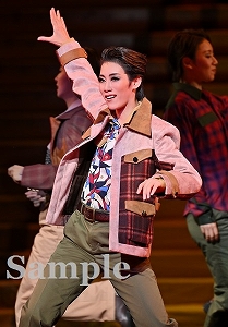 鷹翔千空 舞台写真／宙組大劇場公演『宝塚110年の恋のうた』『Razzle Dazzle』