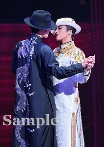 鳳月・礼華 舞台写真／月組東京公演『ゴールデン・リバティ』『PHOENIX RISING』