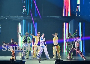 天飛　他 舞台写真／星組日本武道館公演『ANTHEM―アンセム―』