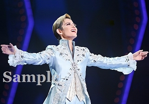 朝美絢 舞台写真／雪組大劇場公演『ROBIN THE HERO』『オーヴァチュア！』