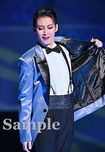 瀬央ゆりあ 舞台写真／雪組大劇場公演『ROBIN THE HERO』『オーヴァチュア！』