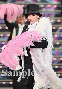 縣千 舞台写真／雪組大劇場公演『ROBIN THE HERO』『オーヴァチュア！』