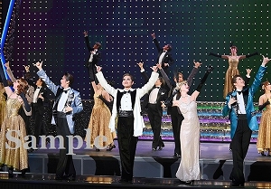 朝美　他 舞台写真／雪組大劇場公演『ROBIN THE HERO』『オーヴァチュア！』