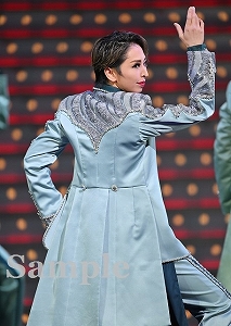 桜木みなと 舞台写真/宙組東京公演『宝塚110年の恋のうた 桜木みなと 舞台写真/宙組東京公演『宝塚110年の恋のうた