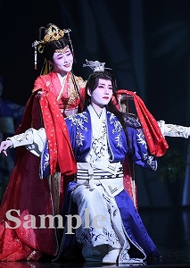 芹香・春乃 舞台写真／宙組東京公演『宝塚110年の恋のうた』『Razzle Dazzle』