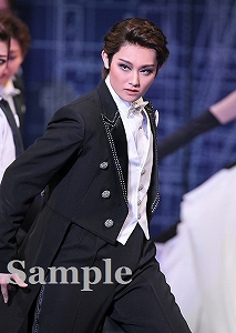 希波らいと 舞台写真／花組宝塚バウホール公演『儚き星の照らす海の果てに』