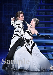 希波・二葉 舞台写真／花組宝塚バウホール公演『儚き星の照らす海の果てに』