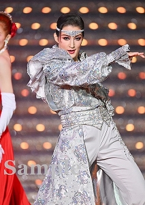 聖乃あすか 舞台写真／花組博多座公演『マジシャンの憂鬱』『Jubilee』