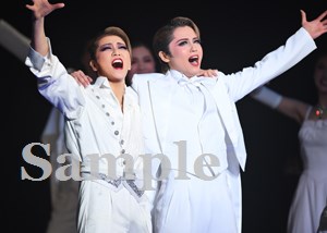 礼・暁 舞台写真／「礼真琴サヨナラショー」