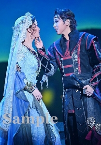 紀城・愛空 舞台写真／雪組新人公演『ROBIN THE HERO』