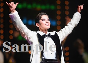 朝美絢 舞台写真／雪組東京公演『ROBIN THE HERO』『オーヴァチュア！』