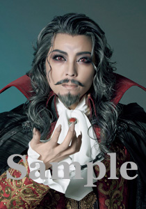 輝月ゆうま スチール写真／花組大劇場公演『悪魔城ドラキュラ』『愛，Love Revue！』