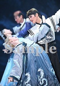 朝美・夢白 舞台写真／雪組大劇場公演『ボー・ブランメル～美しすぎた男～』『Prayer～祈り～』