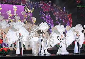 フィナーレ 舞台写真／花組大劇場公演『蒼月抄』『EL DESEO』