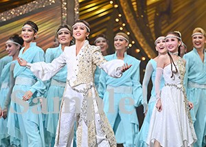 暁　他 舞台写真／星組東京公演『恋する天動説』『DYNAMIC NOVA』