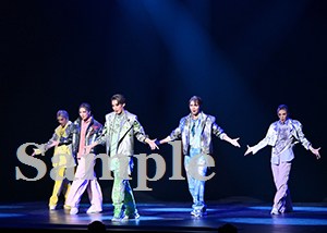 鷹翔　他 舞台写真／宙組博多座公演『愛するには短すぎる』