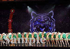 ロケット 舞台写真／星組大劇場公演『RRR × TAKA”R”AZUKA ～√Rama～』