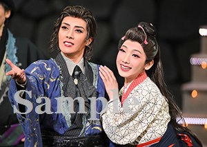 風間・白河 舞台写真／月組兵庫県立芸術文化センター公演『稲妻開化譚－イナズマカイカタン－』